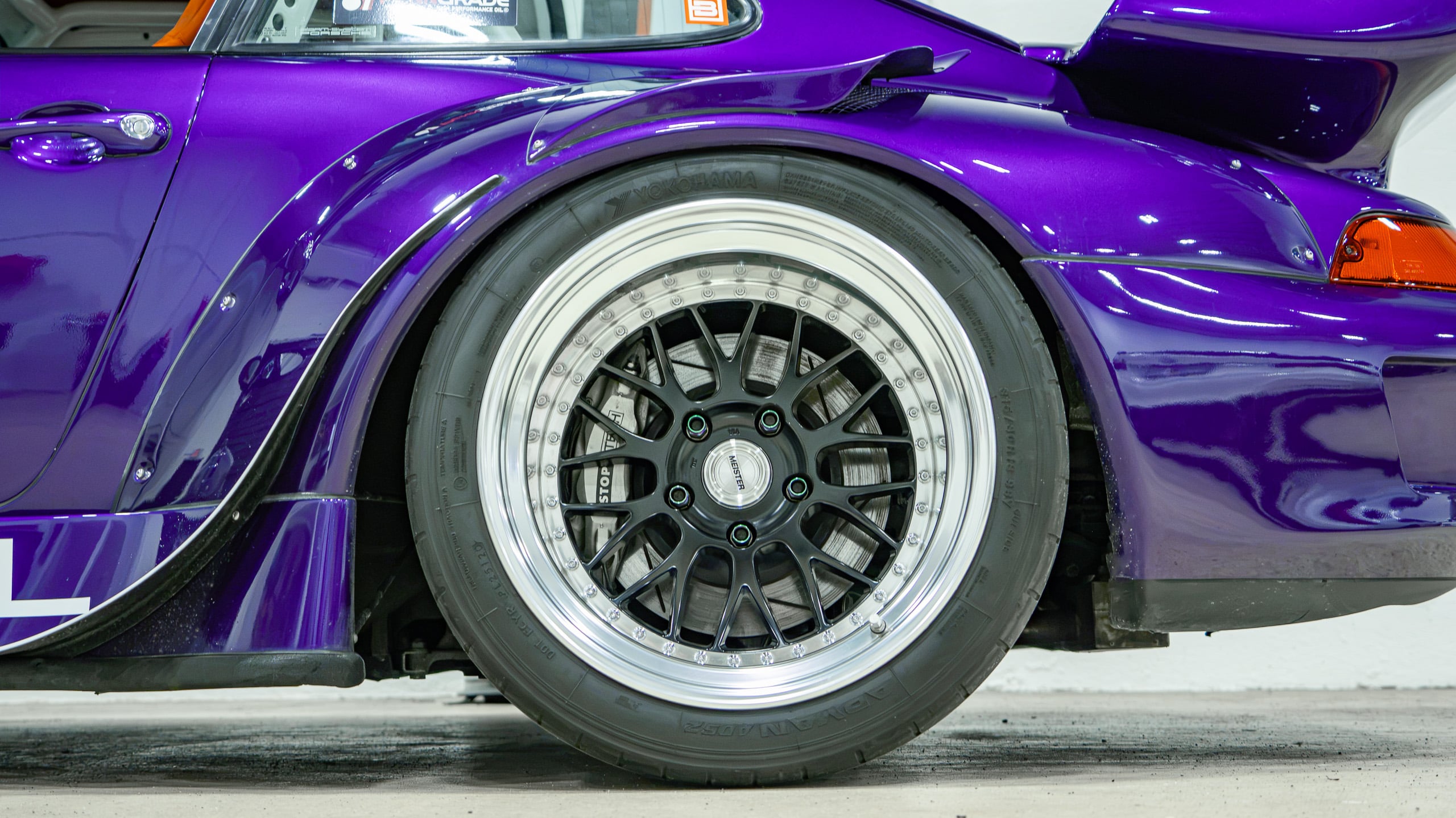 1995 Porsche 911 Carrera 993 RWB Army Girl – 59k Miles- 6 Speed Manual CAE Shifter – LSD – Stoptech BBK – Custom Exhaust- Cold AC full