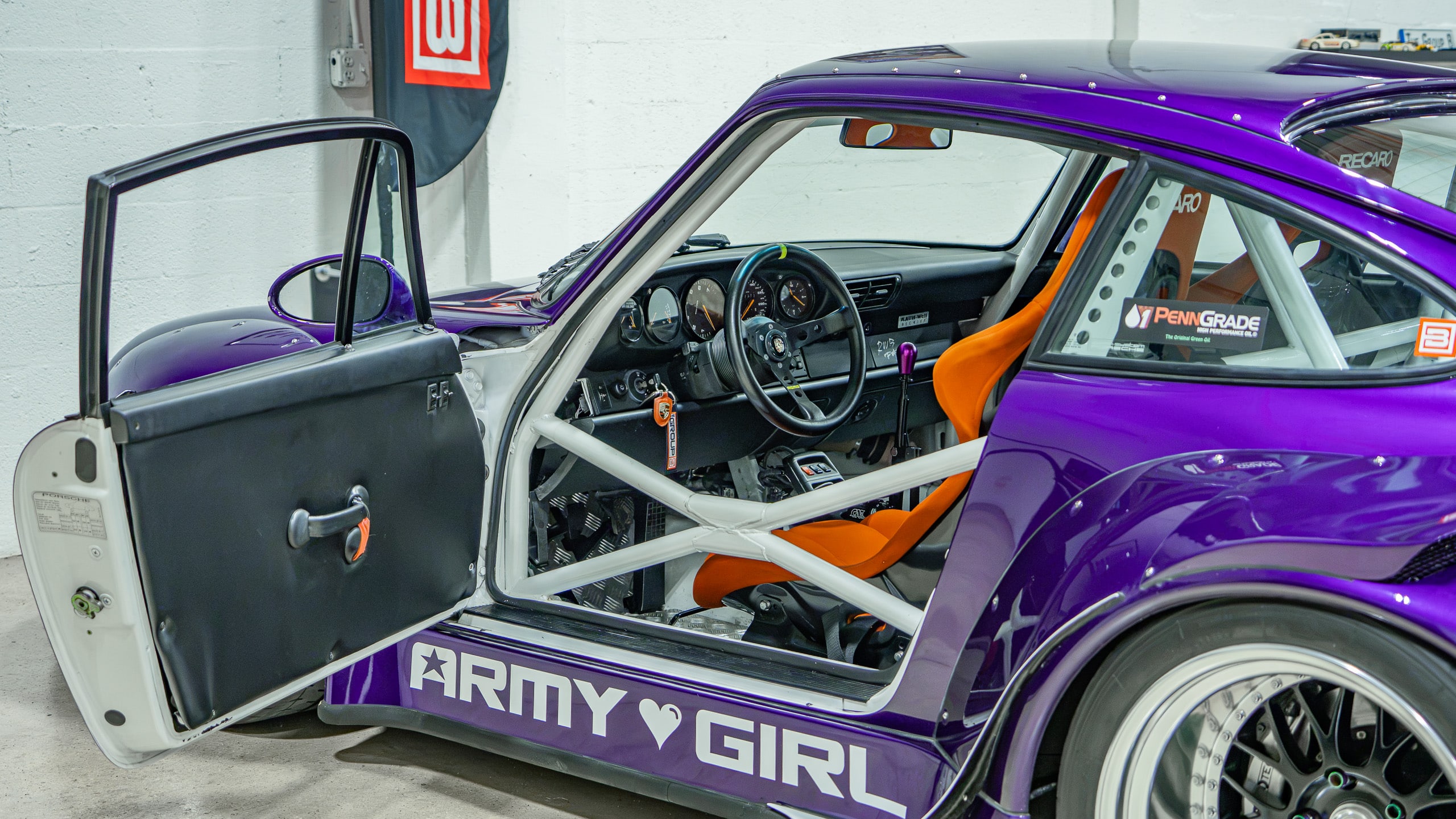 1995 Porsche 911 Carrera 993 RWB Army Girl – 59k Miles- 6 Speed Manual CAE Shifter – LSD – Stoptech BBK – Custom Exhaust- Cold AC full