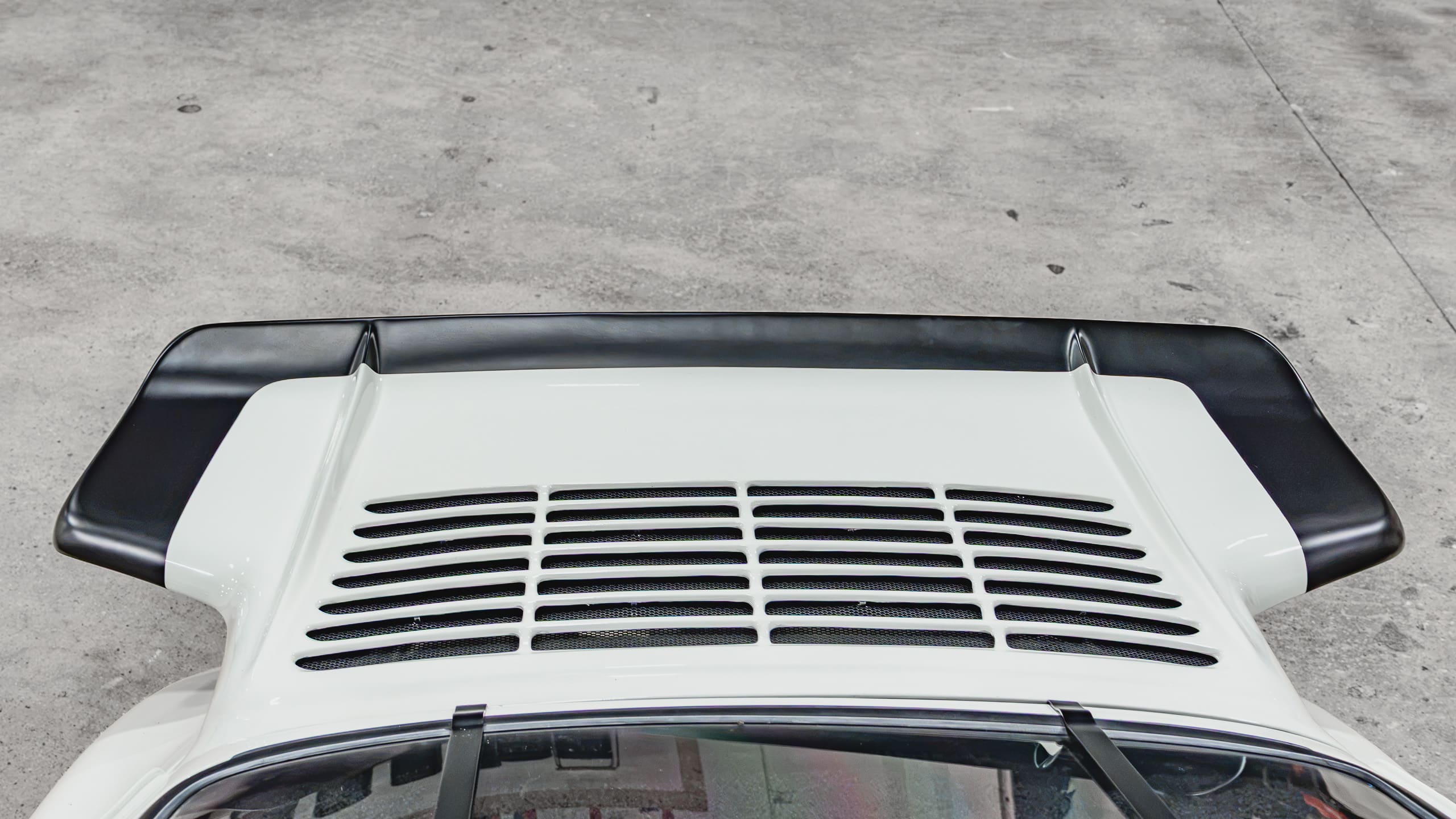 1988 Porsche 911 Club Sport 1 of 340 CS – Sunburst Widebody – Only 12k Miles – G50 5 Speed – MoTEC – 2340 Lb full