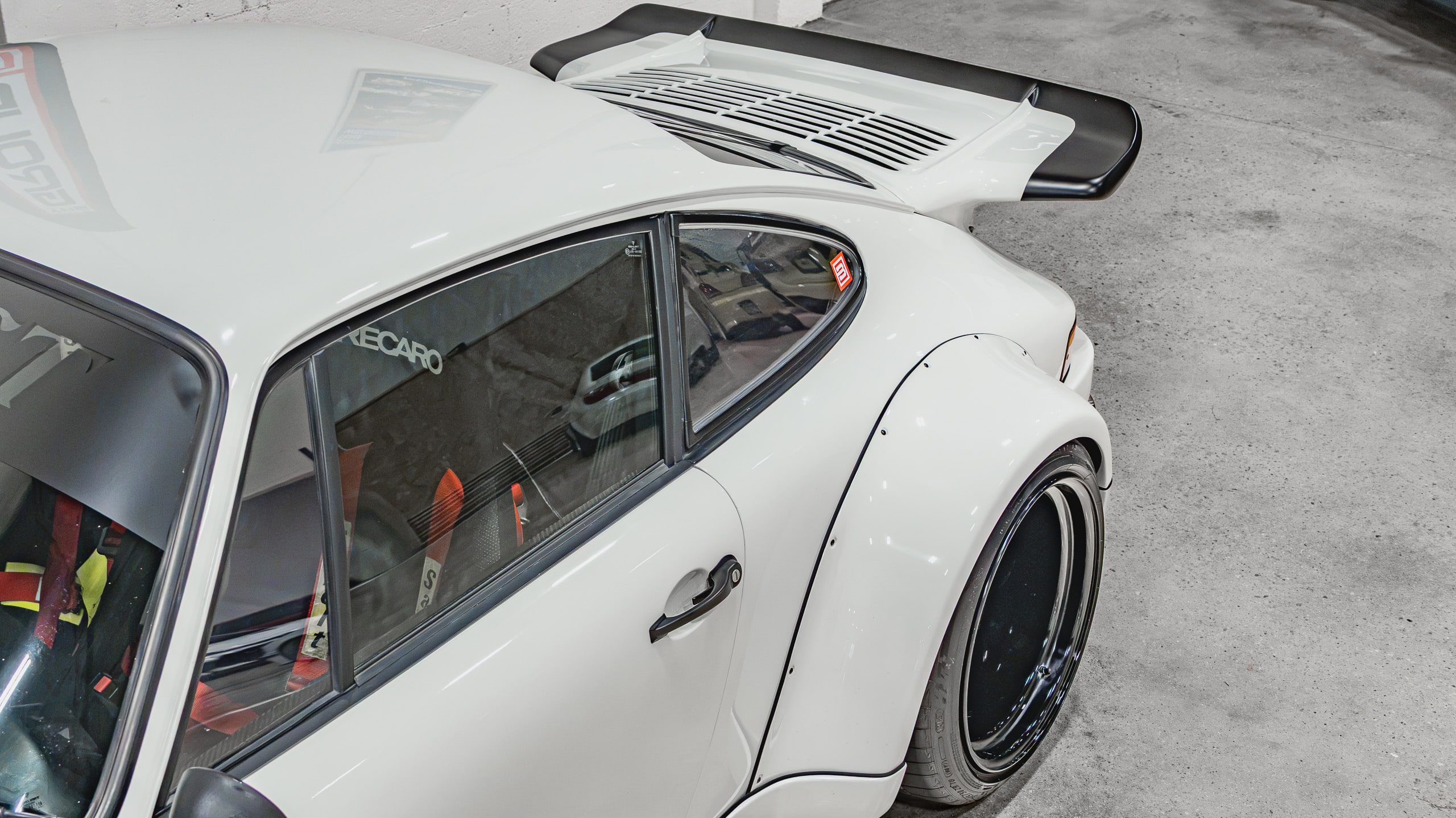 1988 Porsche 911 Club Sport 1 of 340 CS – Sunburst Widebody – Only 12k Miles – G50 5 Speed – MoTEC – 2340 Lb full