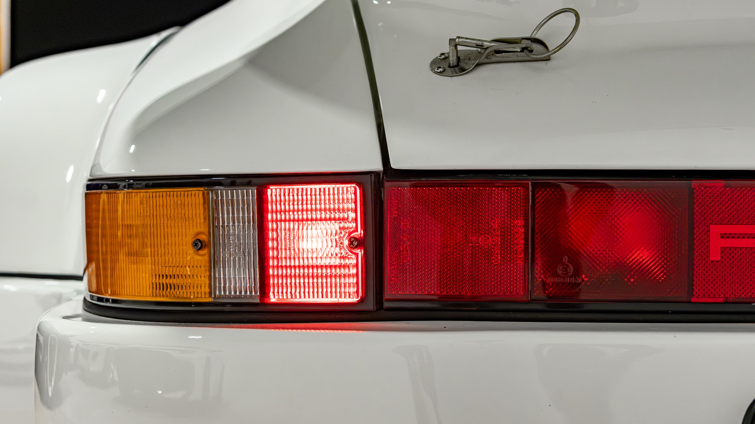 1988 Porsche 911 Club Sport 1 of 340 CS – Sunburst Widebody – Only 12k Miles – G50 5 Speed – MoTEC – 2340 Lb full