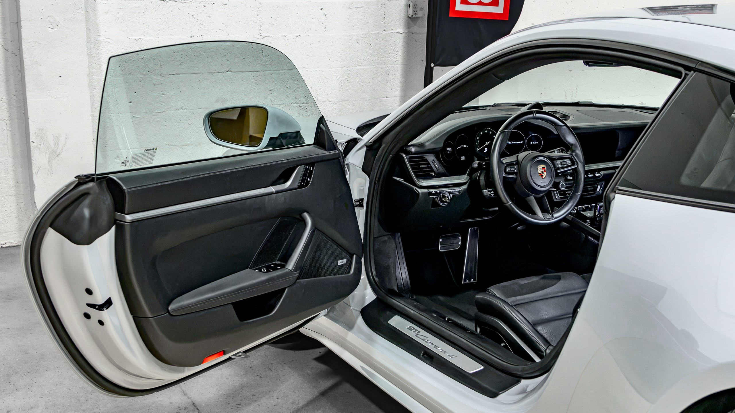 2024 Porsche 911 CARRERA 4 1 Owner – Ice Grey Metallic – Only 8k Miles – Sport Design Wheels – Premium PKG full