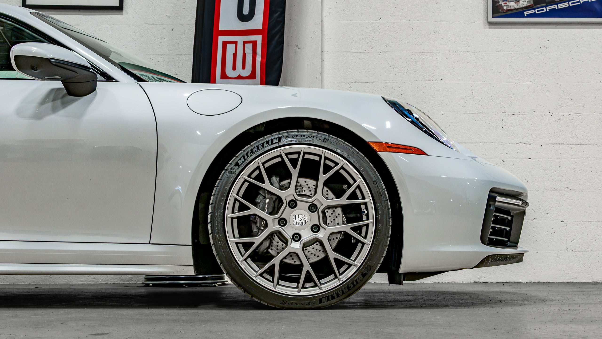 2024 Porsche 911 CARRERA 4 1 Owner – Ice Grey Metallic – Only 8k Miles – Sport Design Wheels – Premium PKG full