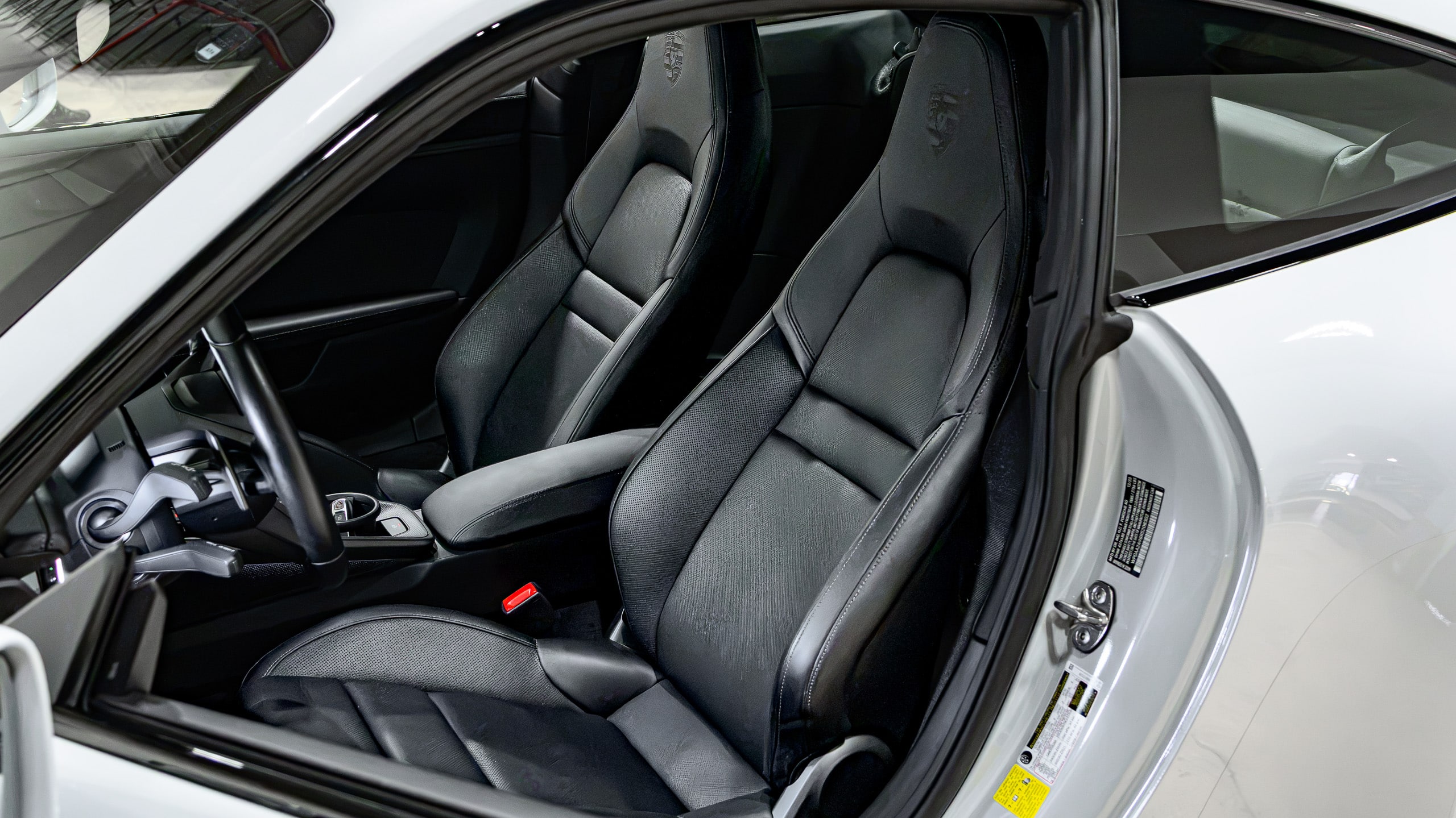 2024 Porsche 911 CARRERA 4 1 Owner – Ice Grey Metallic – Only 8k Miles – Sport Design Wheels – Premium PKG full